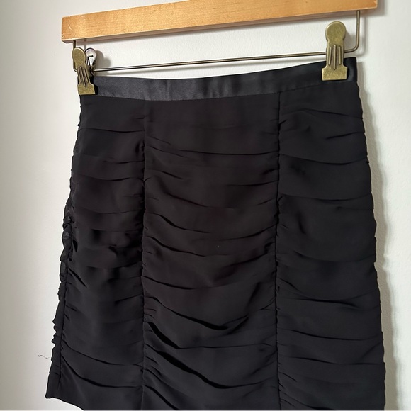 H&M Ruched Mini Skirt - Picture 2 of 3